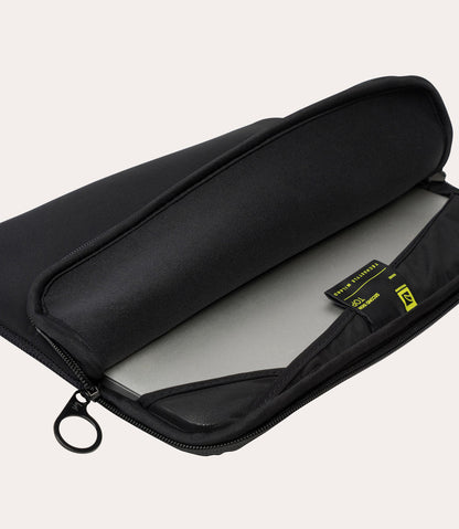 Tucano Housse Top Sleeve MacBook Air 15 pouces Noir - vue laterale