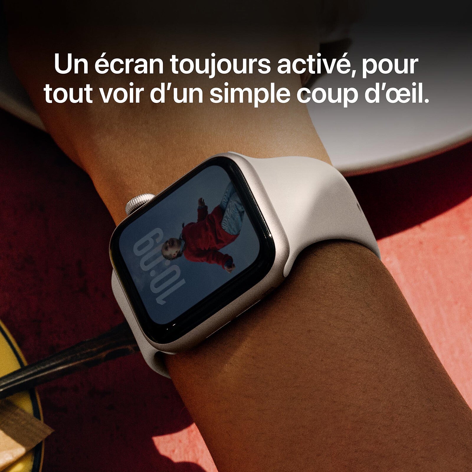 Apple Watch SE 3 GPS Boîtier Aluminium avec Bracelet Sport Lumière stellaire - MEH34AF/A - 40mm - Lumière stellaire - S/M