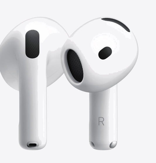 AirPods 5, les deux écouteurs sur fond clair