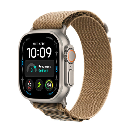 Apple Watch Ultra 4 titane naturel avec Boucle Alpine désert, vue de trois quarts