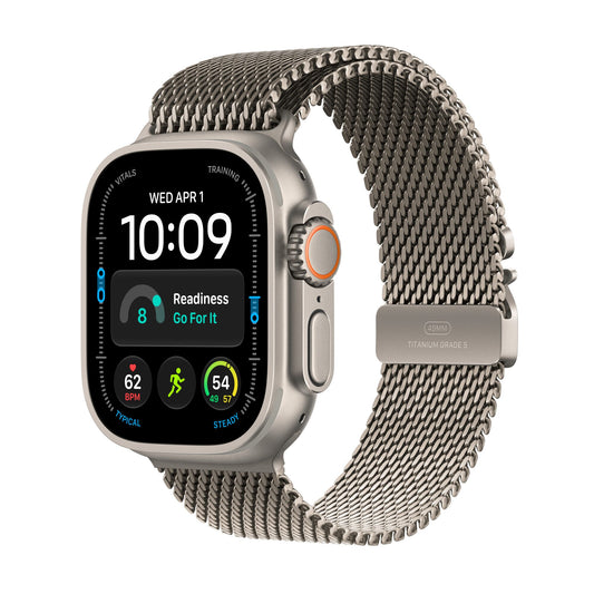 Apple Watch Ultra 4 titane naturel avec Bracelet Milanais titane naturel, vue de trois quarts